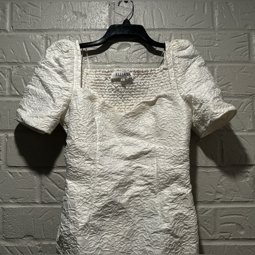 New Elliatt White Textured Sheath Mini Dress Puff Sleeves Square Neck Size Small - Picture 6 of 11